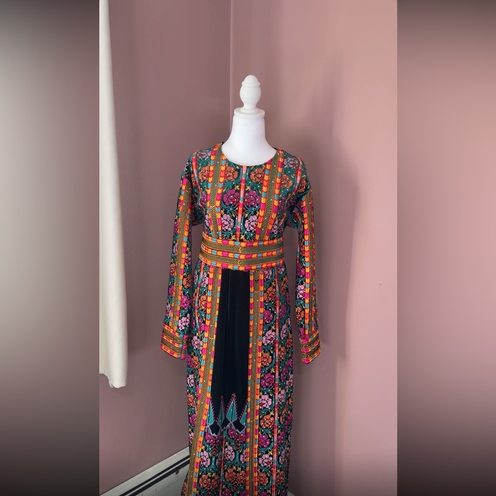 Palestinian Thobe